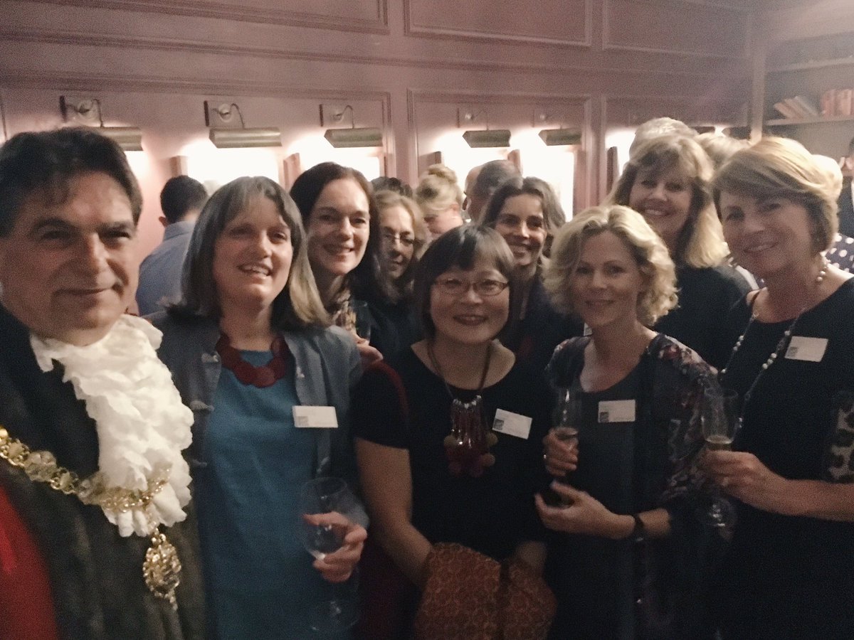 SueRap_Art's tweet photo. Capturing the moment with @cambmayor @CambridgeartArt team at VIP Press Launch @CambArtFair hosted @HdV_Cambridge #loveart #cambridge #art https://t.co/2UlViY4G8j