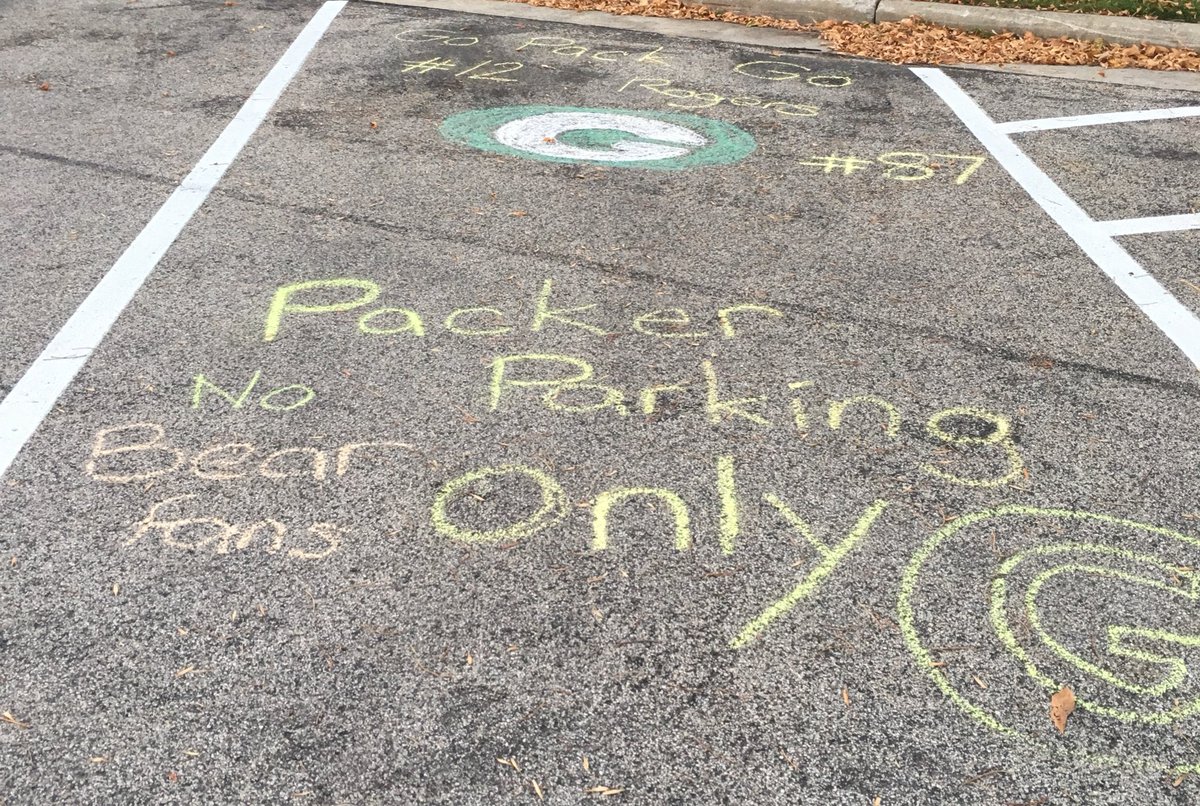 MsKmathSHS's tweet image. Got to love my school! GO BEARS! My parking place all decked out...not!