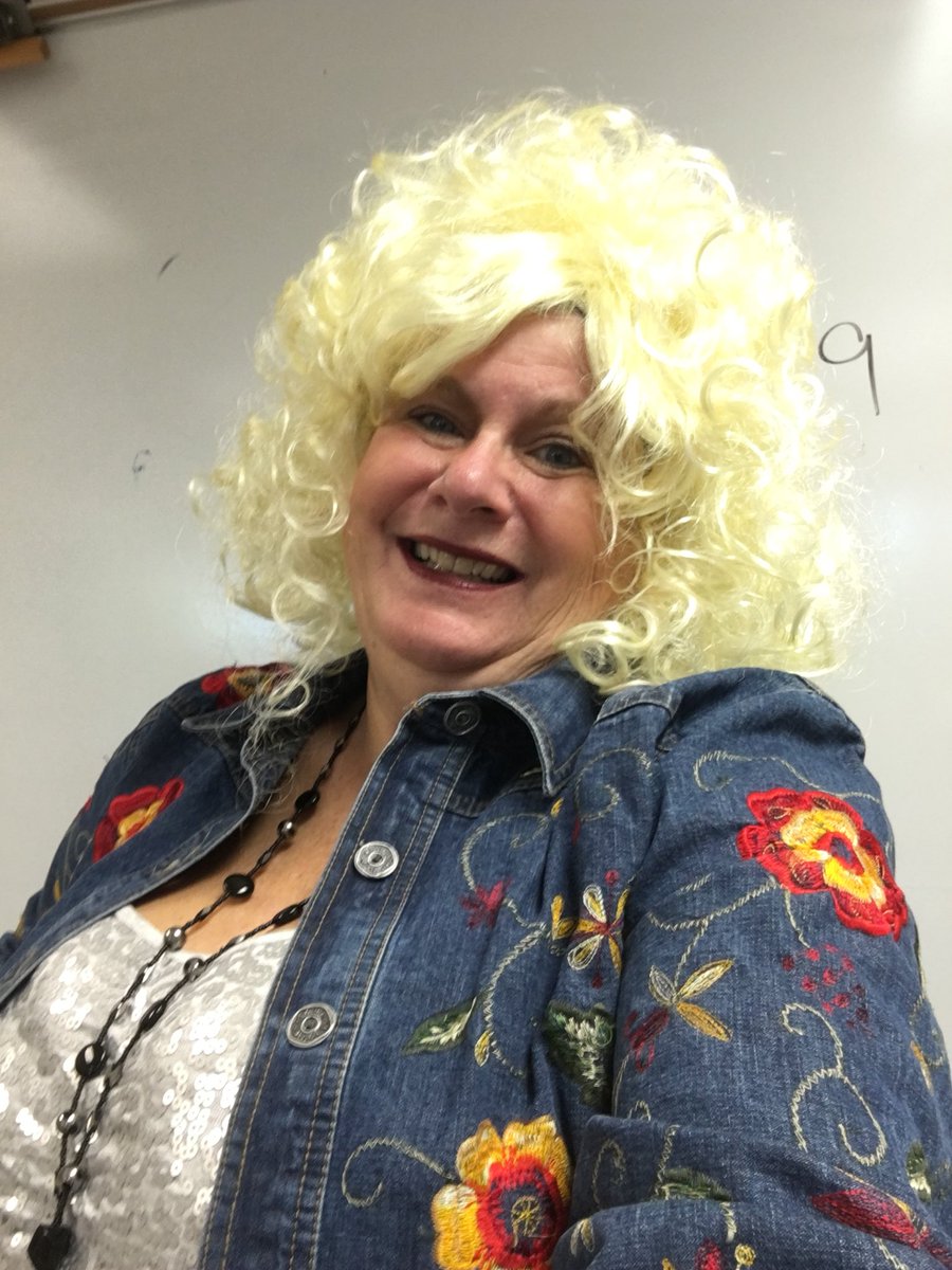 MsKmathSHS's tweet image. Homecoming 2017....channeling my inner Dolly Parton! #GoStockbridge