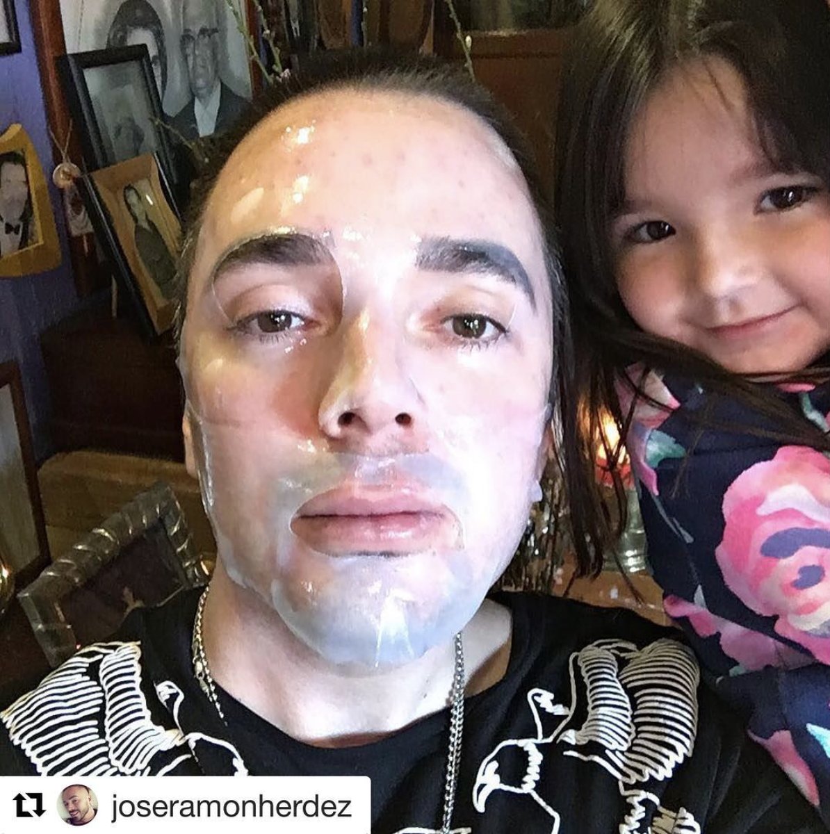 SkinCareCRL's tweet photo. Great work, .@joseramonherdez "#PeptideAquaGelMask y a lado Andresa 😂 #nomepuedoreir #AquaGelMask" #ClinicalResolution #SkinCareCRL #Facial https://t.co/1eajrtYNDt