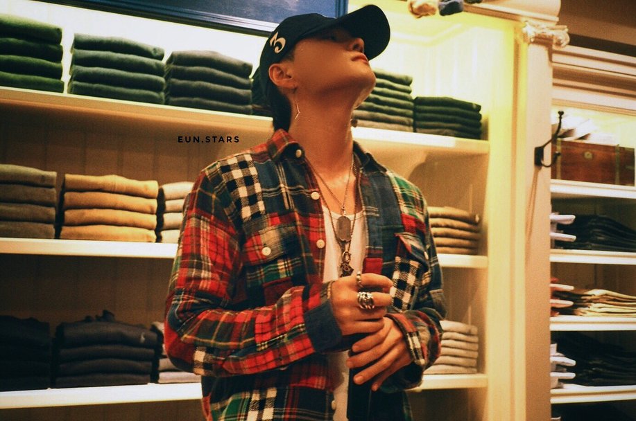 How to calm down when you're this close to him! Cr eun.stars