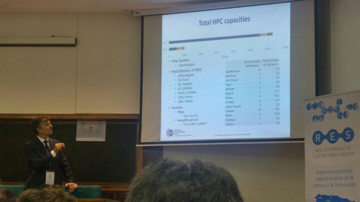 AdrianMaciaRey's tweet photo. @GironaSergi ens parla de les actualitzacions de la @RES_HPC a la #RESusers17 https://t.co/LKYdQpVH1X