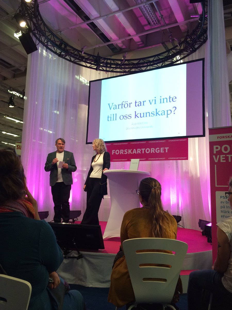 Springer mellan montrar o supeintrassanta miniseminarier. #bokmaessan2017