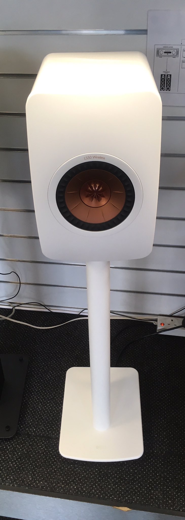 Kef performance speaker best sale stand
