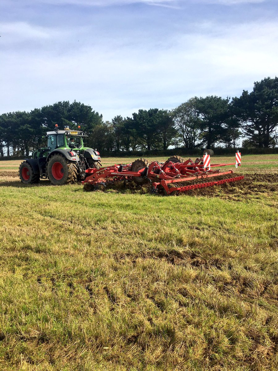 #ThrowbackThursday to the Horsch Terrano MT out on a demo on Tuesday 🚜☀️ #Horsch #Terrano #Demo #ClubHectare #Farm365