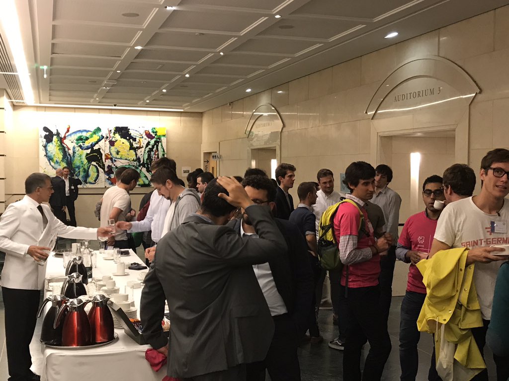 AXAJobs_fr's tweet photo. #DSG17 c'est parti !! 😉#Data #InnovationLab #AXATeam #DataScience https://t.co/UhqWAFTHiG