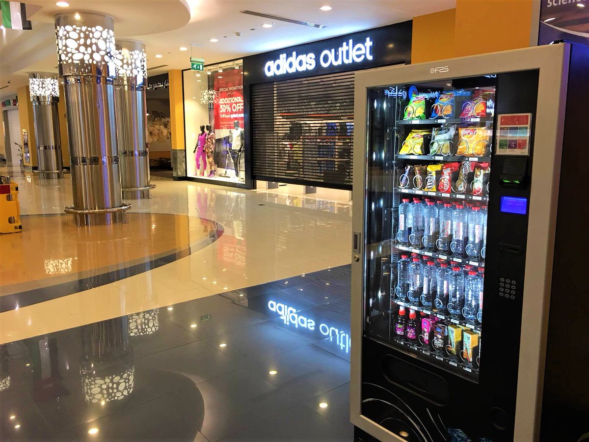 Fast 900 is shining like a diamond in a luxury shopping mall in Abu Dhabi 💫 🛍 
#vending #shopping #mall #snack #dubai #abudhabi