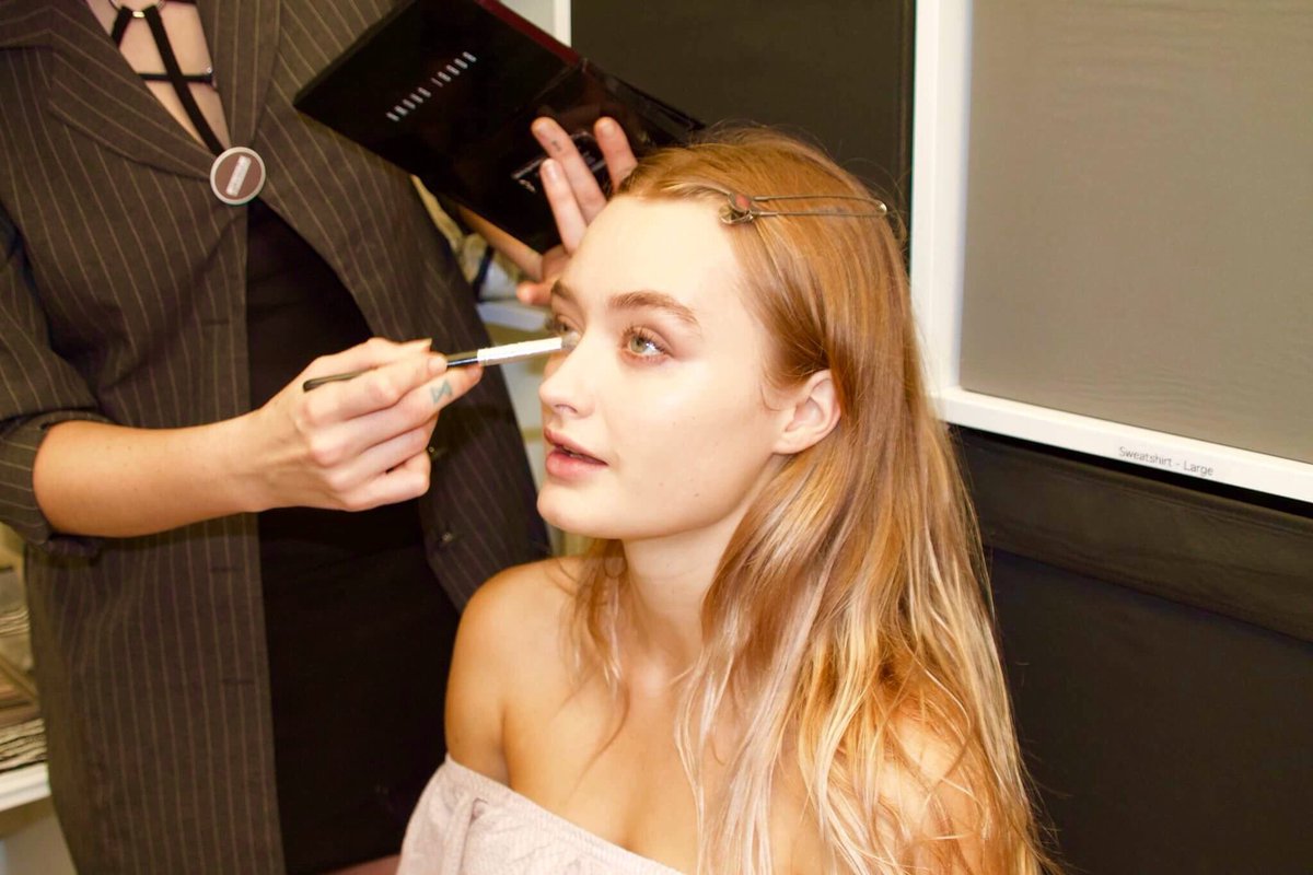 bymarybenson's tweet photo. Our beautiful model @zoey_kaay getting her #minimalmakeuplook by Jenny Green MUA #behindthescenes https://t.co/pFAJFSBIAj