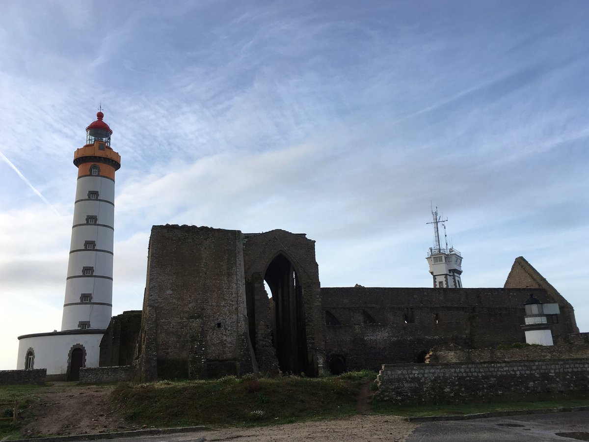 IsaLablanche's tweet photo. La pointe Saint-Mathieu #finistere https://t.co/2wuGPQZlLz