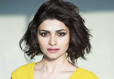 .<a href="/ItsPrachiDesai/">Prachi Desai</a> is going to be LIVE on <a href="/ZoomTV/">@zoomtv</a>'s Facebook page.Tweet your questions using #AskPrachi &amp; get them answered on our live stream