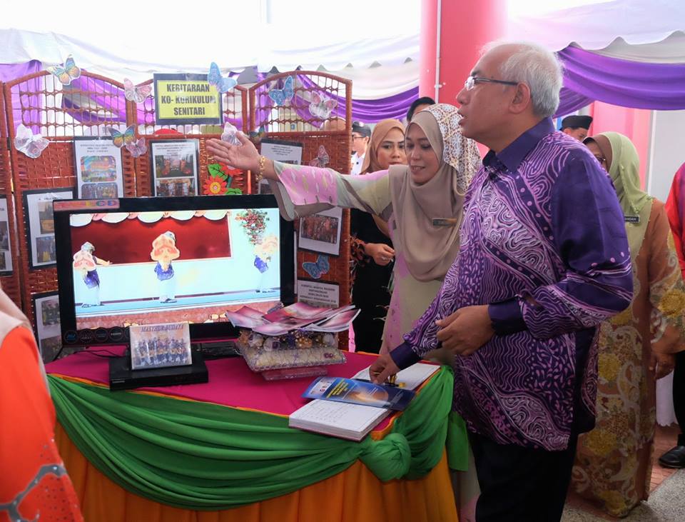 MahdzirKhalid's tweet photo. Revolusi industri yg ke-4,kita menyaksikan berlakunya revolusi digital secara meluas.-> https://t.co/JXHI1vqG3c @NajibRazak @Zahid_Hamidi https://t.co/hymj1HCfA4