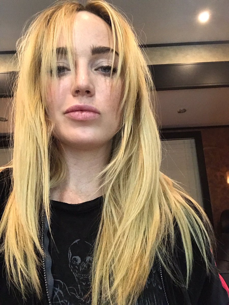 caitylotz's tweet photo. Night shoooting until the sun comes up. Let's keep the moon awake https://t.co/vEZ1hFB6sG