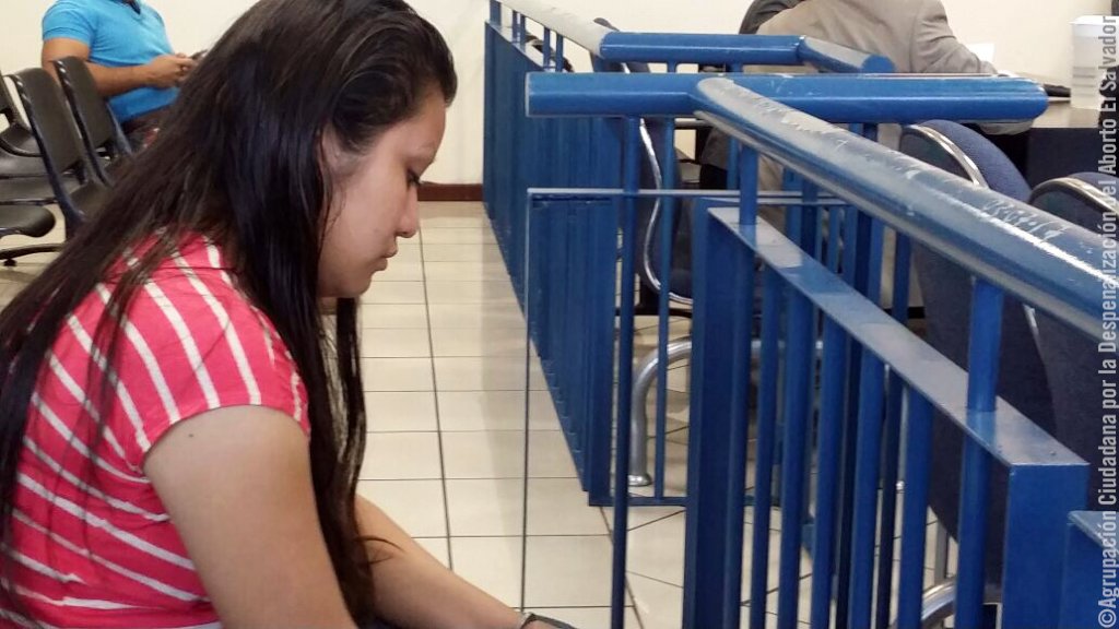 AmnestySverige's tweet photo. Ingen ska kunna straffas med 30 Ärs fÀngelse efter ett #missfall. Agera för nya abortlagar i #ElSalvador NU! >>> https://t.co/rFubROFJ2h https://t.co/40n7n8nn9P