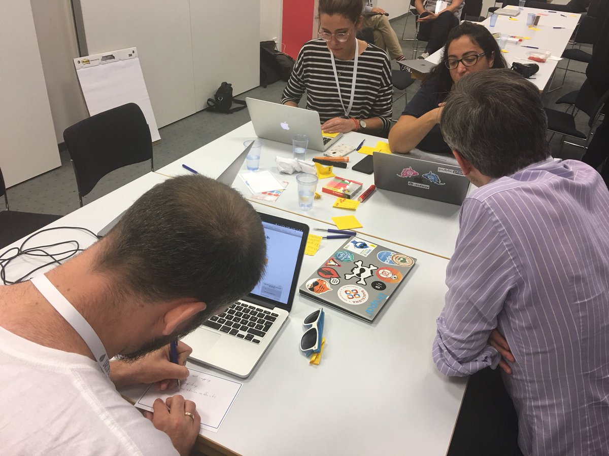 Our group collaborating to write a blog post with examples of Drupal websites for the publishing industry #DrupalMarketingSprint #DrupalCon