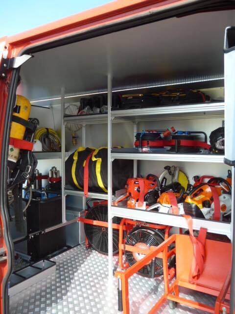 pompieri's tweet photo. MB - entra in servizio a Desio #carrosoccorso attrezzato con cuscino da salto, ventilatori, sistema spegnimento #FireXpress e #APVR (foto) https://t.co/GJti7w0lug