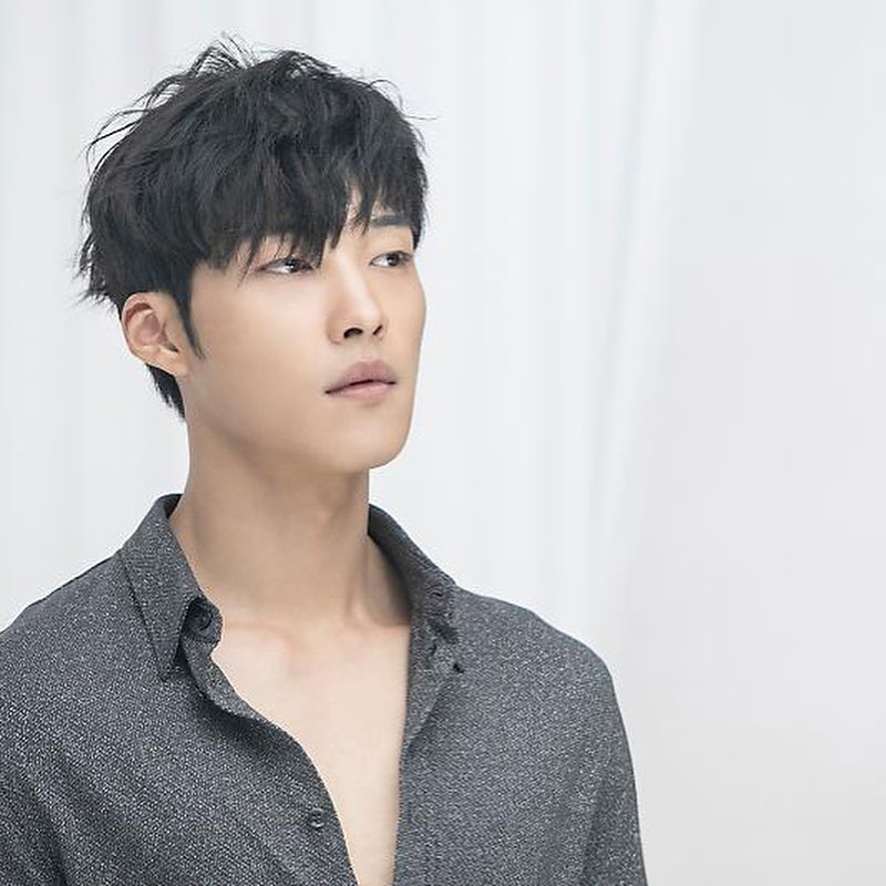 DKzsqlEVwAEq2VJ.jpg:large