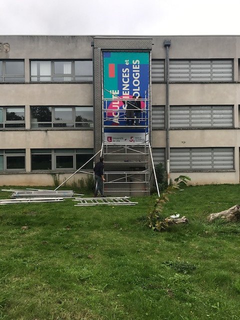 La faculté des sciences et technologies de <a href="/univ_lille/">Université de Lille</a> habille ses murs #creation #signaletique #identite