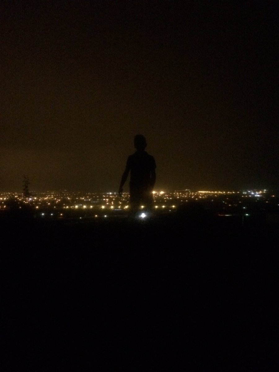 Karanlık ve şehrin ışıkları