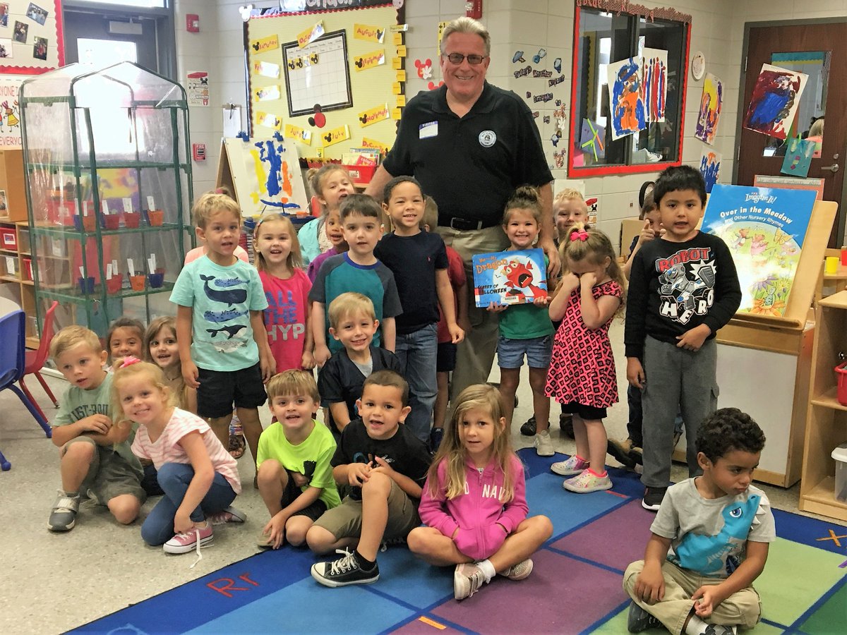 MikeLongCounty's tweet photo. Really enjoyed reading to the Pre-K class at Long County High School. Great group of kids and teachers!!! #Reading #teacher #longcounty https://t.co/V1nOzmneqe