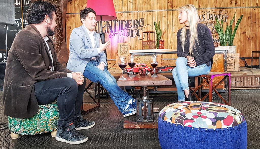 matias_salemme's tweet photo. Hoy arrancamos con #MitocondriasTV junto a @majulflores y @Eorueta en @mentideguemes. Carla Dogliani @ioLaBicho fue la primer invitada 👏👏👏👏 https://t.co/yRcJIPEn5N