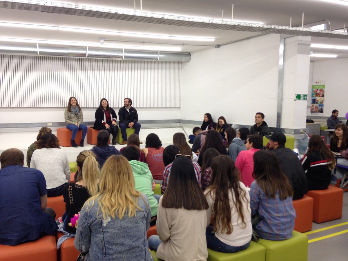 UAI_VINA's tweet photo. Alumnos @Psicologia_UAI celebraron día de la carrera con diversas actividades en #UAI #VIÑA #DíaDePsicología @CAAPSIV 
#SemanaDeLasCarreras https://t.co/9awrODxrb4