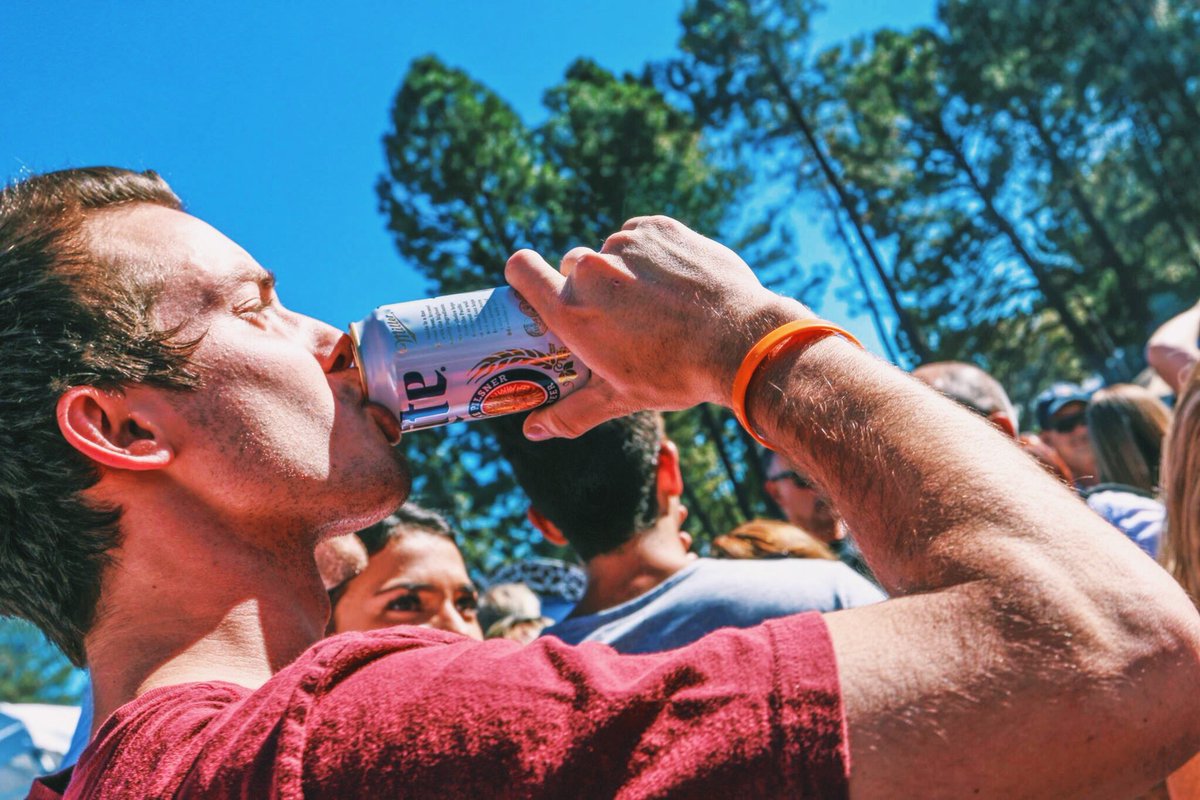 sydneytroxx's tweet photo. Happy Thursday friends🍻 https://t.co/TWCHmfspik