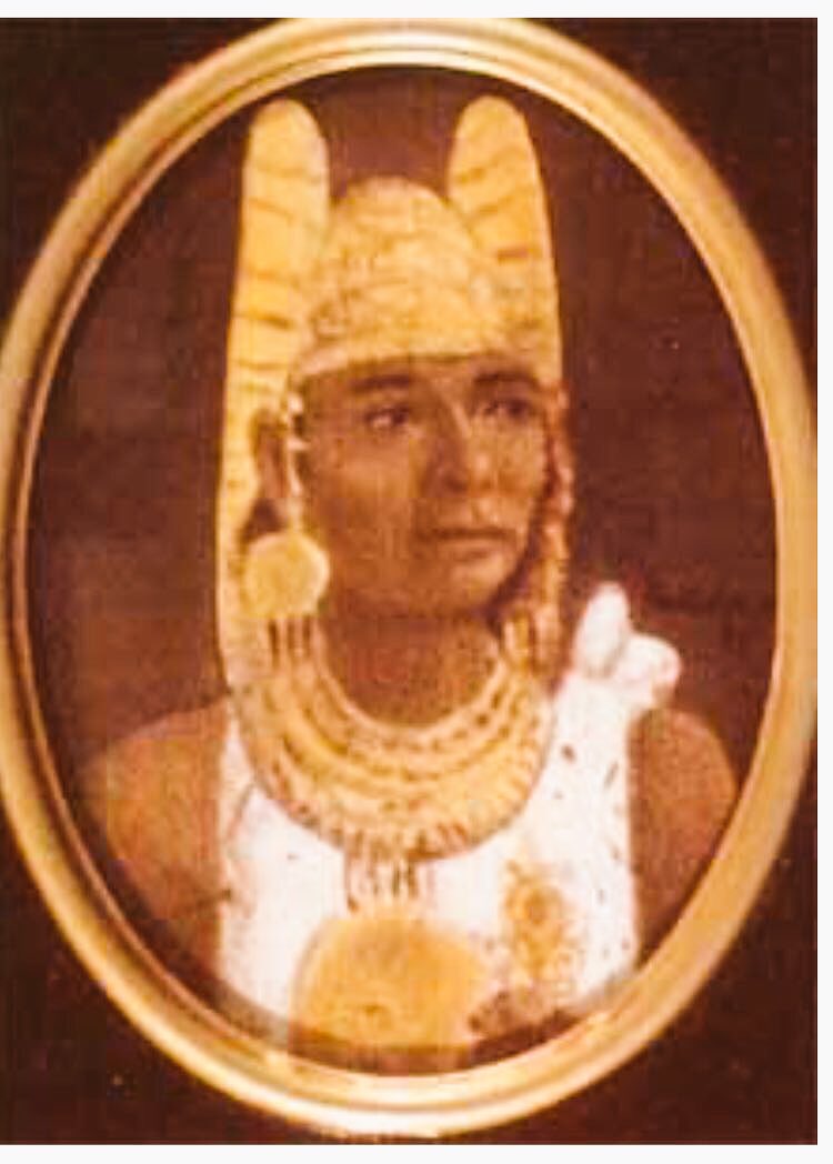 8. en lugar de estatua de jiménez de quesada, debería existir estatua