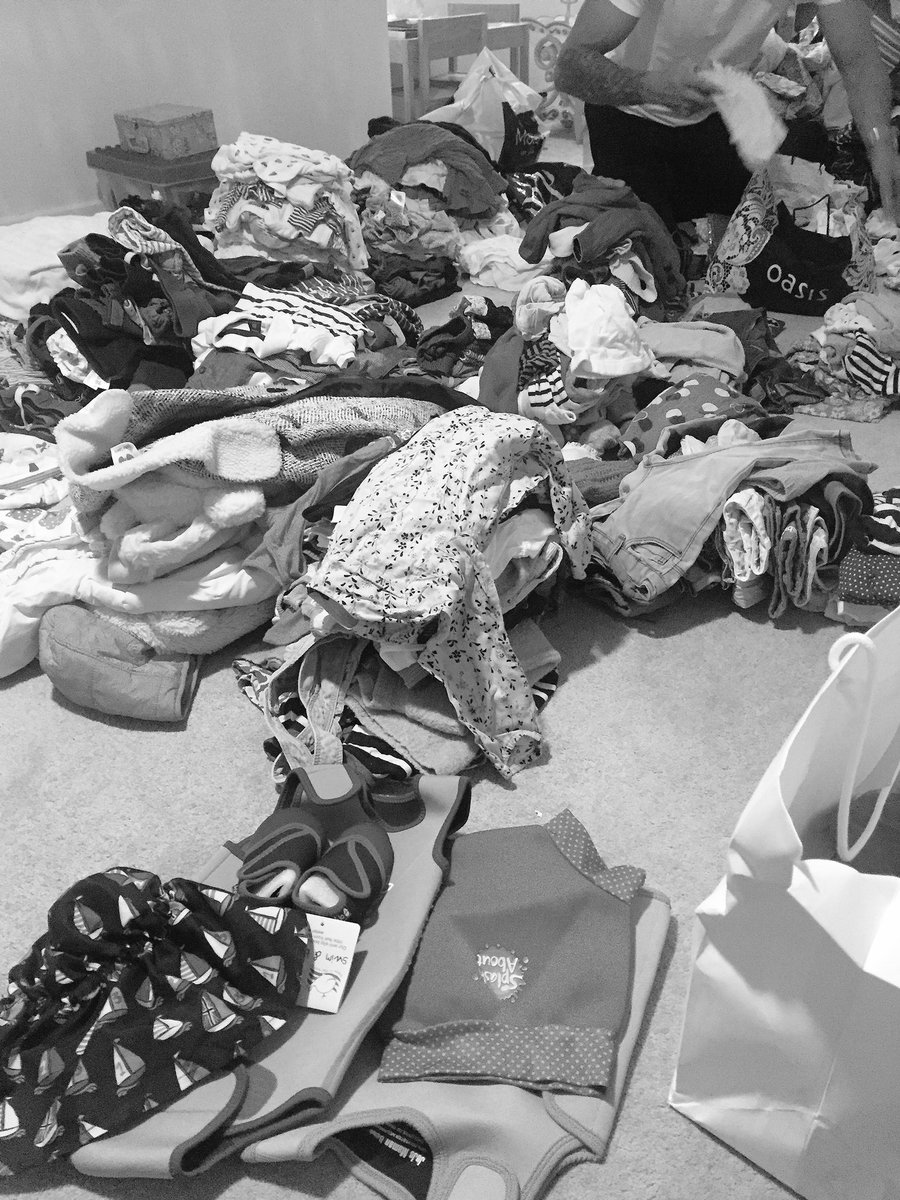 KYIMWarks's tweet photo. Decluttering my life! 5am start at Stoneleigh Car Boot this weekend 🙀 #declutter https://t.co/pNJqEvCXkQ