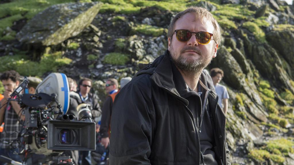 starwars's tweet photo. Check out @rianjohnson's behind-the-scenes glimpses of #TheLastJedi. https://t.co/6qvEH4JWD1 https://t.co/zq0TrgY86S