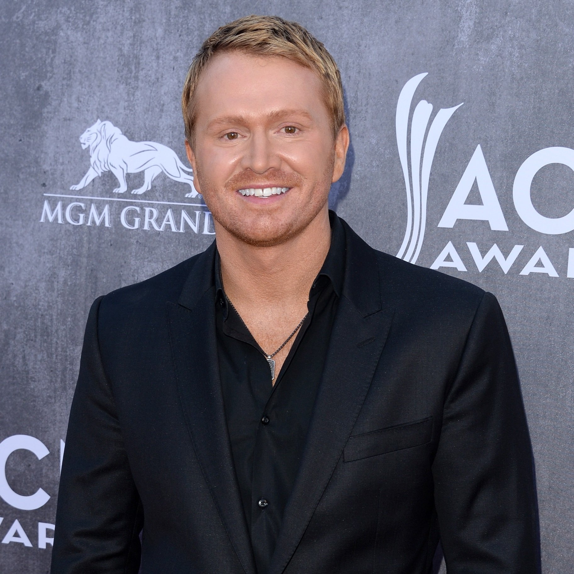 Shane McAnally\s celebrating his birthday today ... Happy birthday to him! 