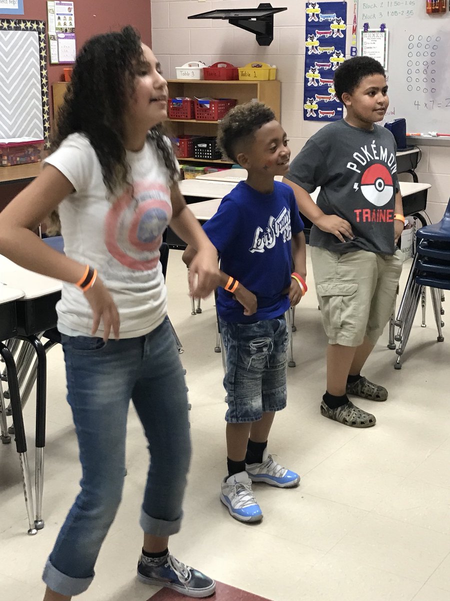 Kabriel123's tweet photo. 3rd Grade Students shake a tail feather at the fall carnival. #WatchUsSoar #TeamZeb # vancecountyproud https://t.co/ORKDjmb3cc