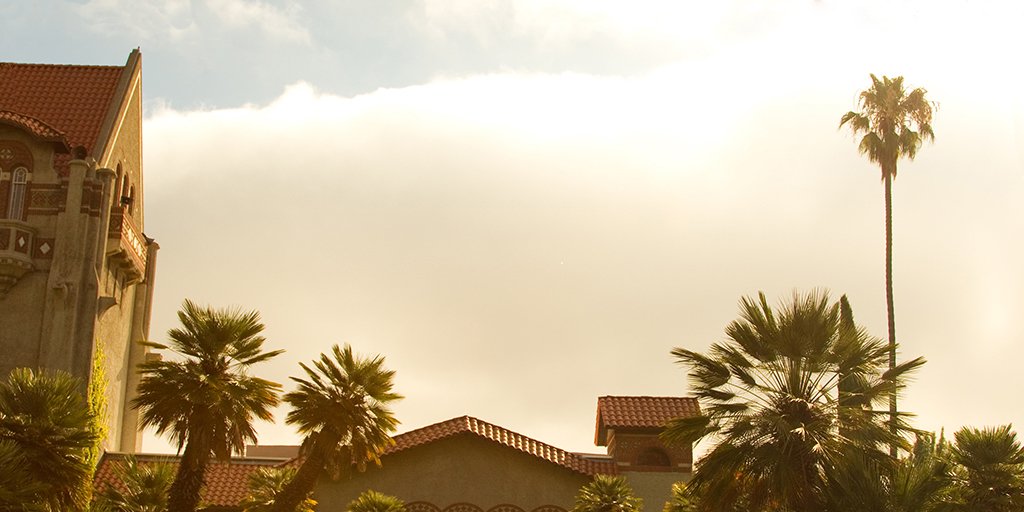 SJSU's tweet photo. Smoky, right? ​Take precautions, #SJSU Spartans. Stay inside. Close windows. Don't prop doors. https://t.co/v9IwQd3dAc https://t.co/CupKb5lmbv