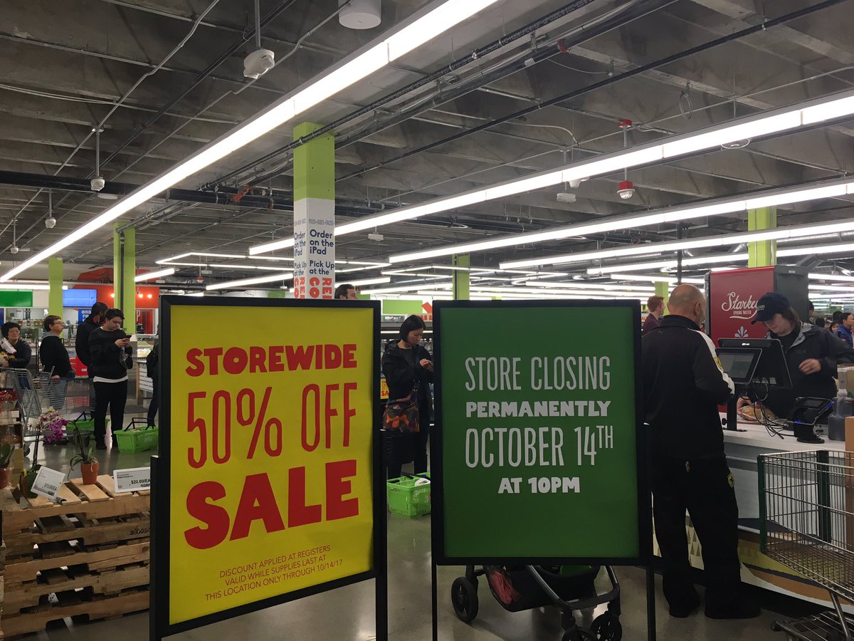 GentlemensRack's tweet photo. 365 @BellevueSquare is closing 50% OFF Everything. We're here prepare for long lines. Lol https://t.co/NxsRLzaApT