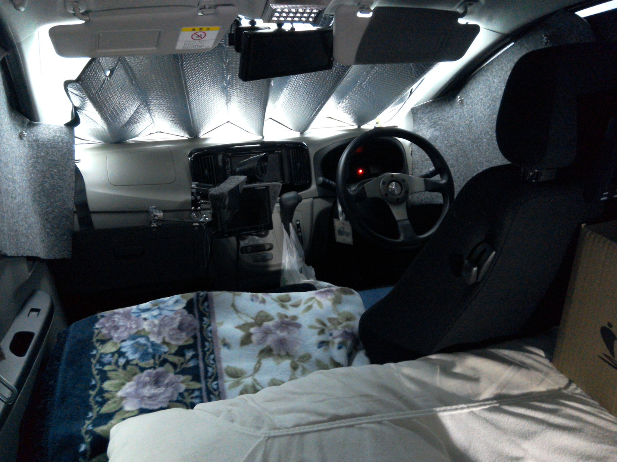 新雅 あらまさ ミライースでの車中泊 今回が初めての本番 は予想以上の快適さでした これならあと２泊か３泊快適に過ごせそうです 一人で車中泊出来る最小単位の車 が欲しいと思って ハイゼットカーゴではなくてミライースに決めましたが まさに