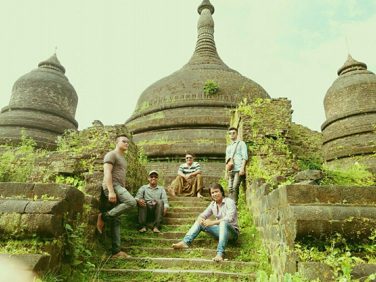 #Arakanese young people took a photo in front of Koe-Thoung temple of #MraukOo ,#Arakan. The temple that stored 90,000 Buddha images inside.