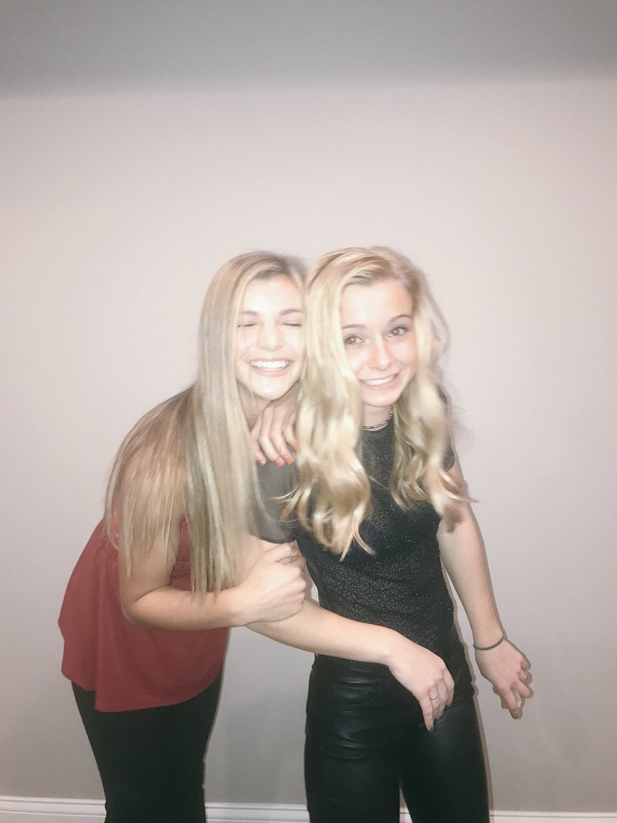 elllanewton's tweet photo. happy 18th.. sorry it’s a day late 💓💓 https://t.co/JjvJpXWpA3