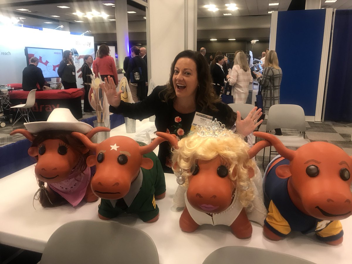talisha_hunt's tweet photo. Exhibit hall opening night! Come check it out and visit the vendors, get some refreshments and make a donation to the SDMS Foundation cheering on your favorite longhorn!! #SDMS2017 #Dallas https://t.co/dk0EqBm51W
