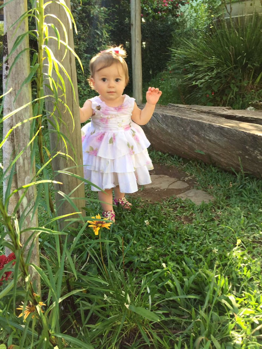 Feliz dia das crianças! Pra todas elas! E pra todos os que pensam que pra ser um homem de verdade devemos ter a grandeza de um menino!