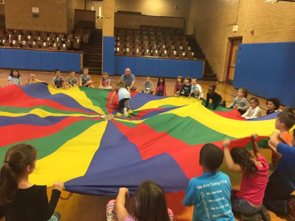 cbuff67's tweet photo. Having fun with the parachute this week. #weRhorgan #horganknights https://t.co/15nQbwNrgD