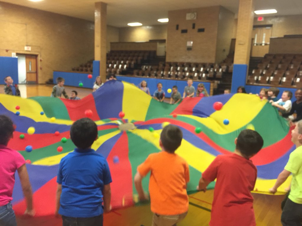 cbuff67's tweet photo. Having fun with the parachute this week. #weRhorgan #horganknights https://t.co/15nQbwNrgD