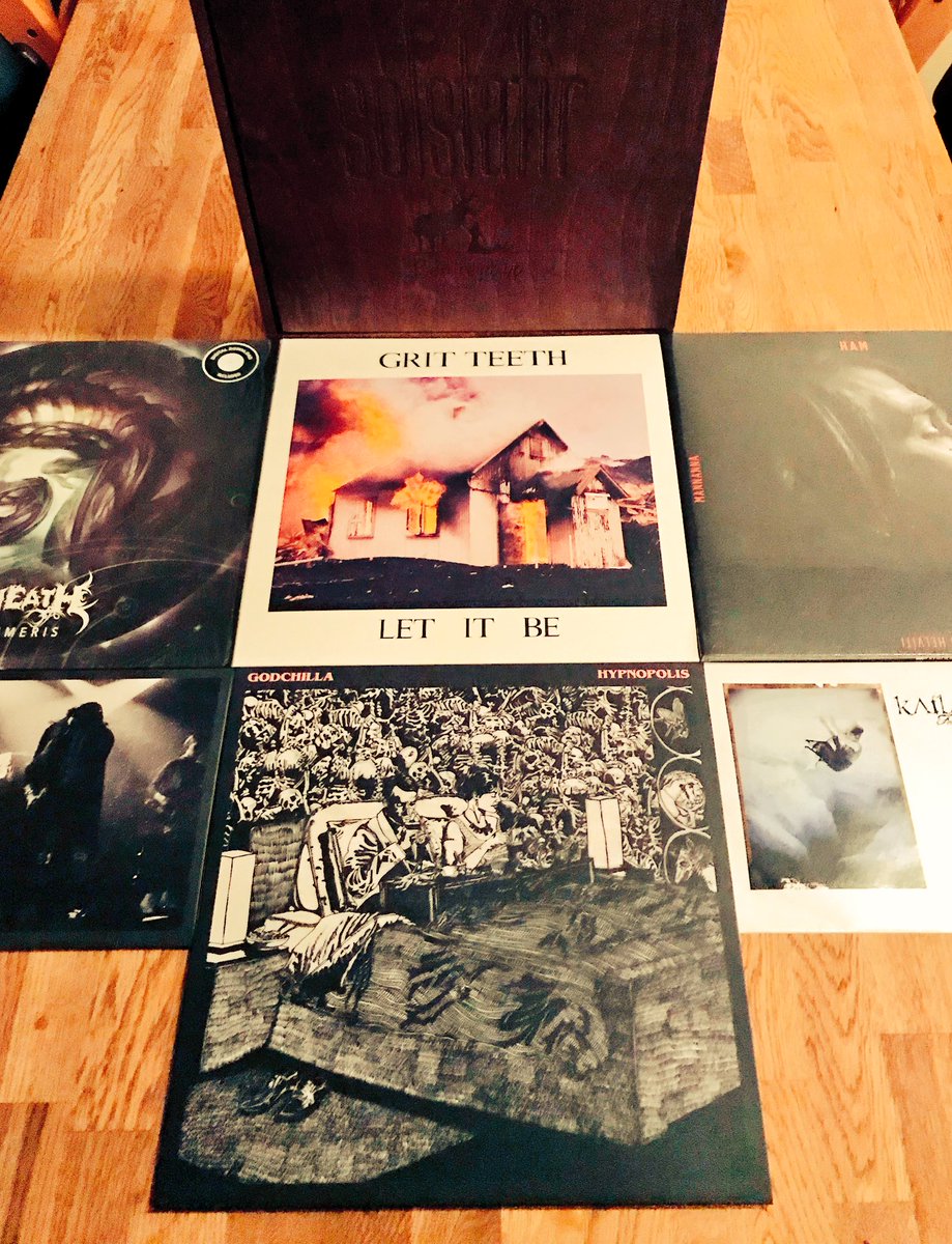 dordingull's tweet photo. Icelandic metal vinyl in 2017 
#gritteeth #godchilla #ham #beneath #katla #worldnarcosis #music #reykjavik #metal #punk #vinyl https://t.co/4EVZM1Wayr