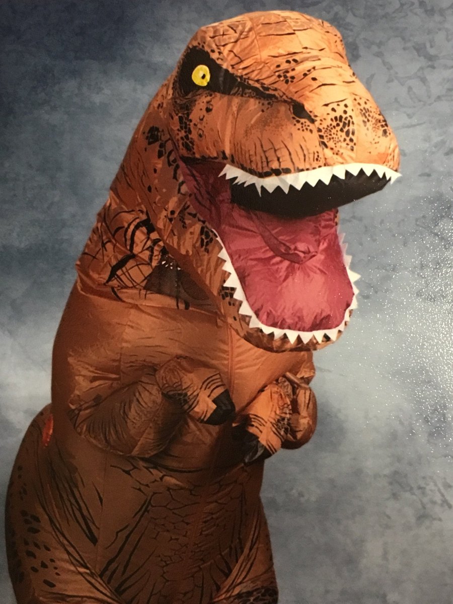 deepdishbooty's tweet photo. My mom got to wear her favorite outfit for School Picture Day #teachasaurusrex #pictureday #funny https://t.co/0RqgAgku1S