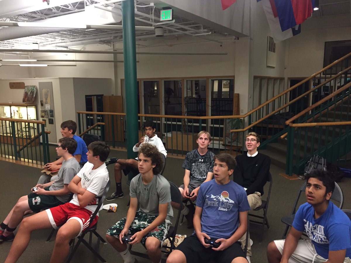 HellemRJ's tweet photo. The 5th annual FIFA night is under way @GCS_Dragons @HellemRJ @BKBSunSports #thursdaysarefortheboys https://t.co/hA8FsX8nHD