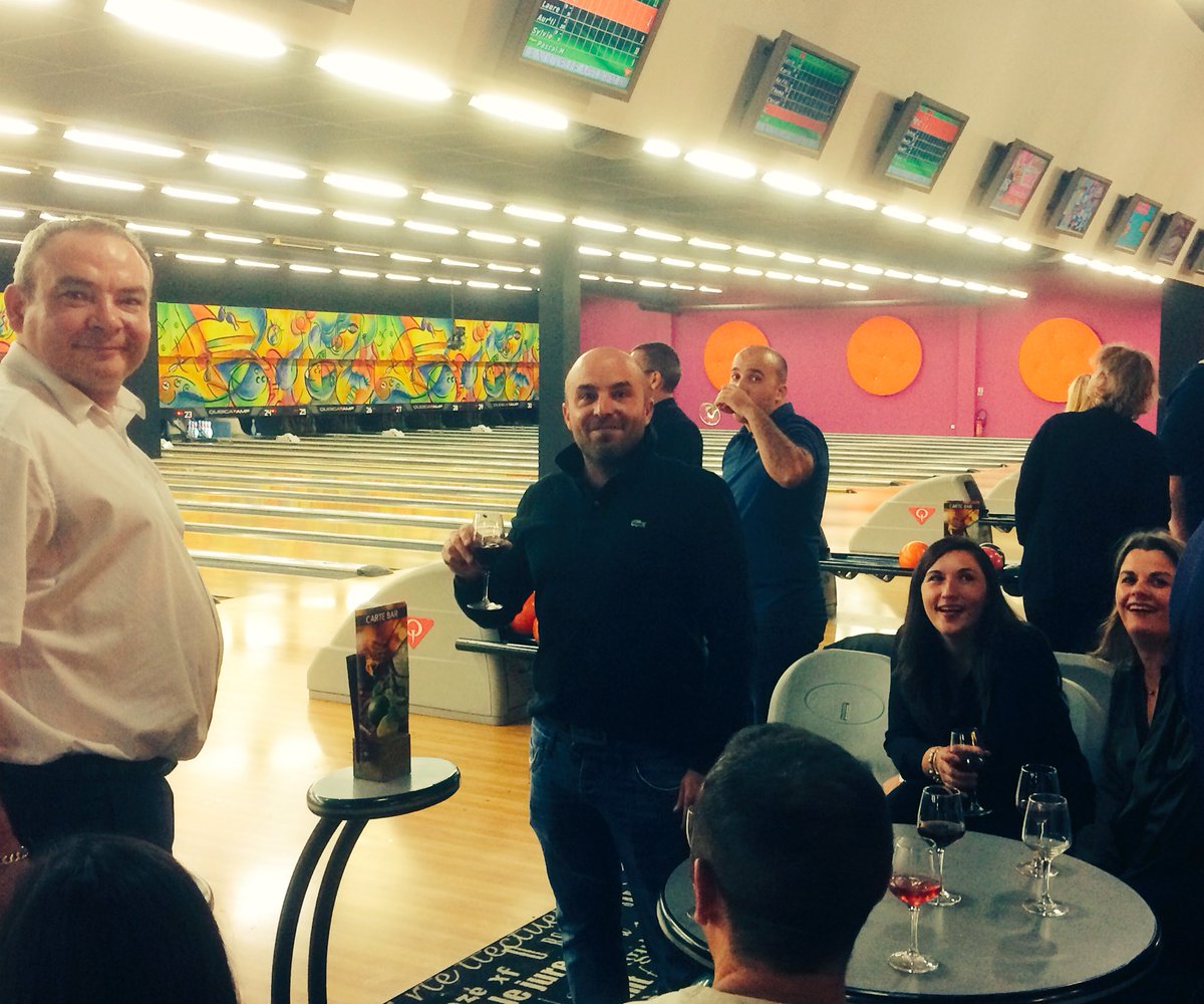 BentolilaLCSC's tweet photo. Soirée festive #Bowling pour #l'entité #BNPParibas de #laCelleSaintCloud, placée sous le signe de la bonne humeur, merci à toutes et à tous https://t.co/25AemtGKSn