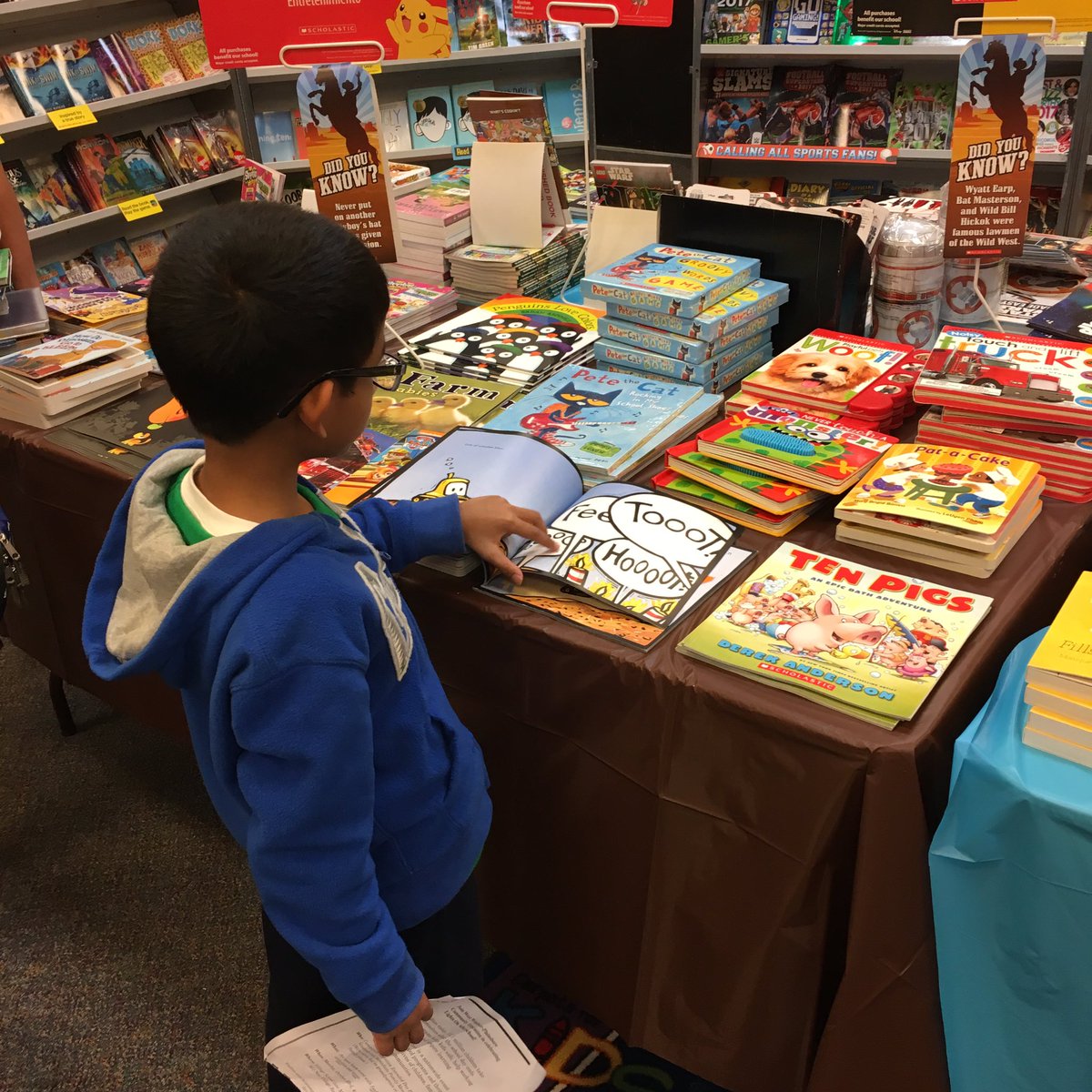 A busy family night at our Wild West book fair. Thanks, Mrs. Brooks and TCPTA! #tcgators <a href="/jmbowes/">Janet Bowes</a> @TCLibraryLady