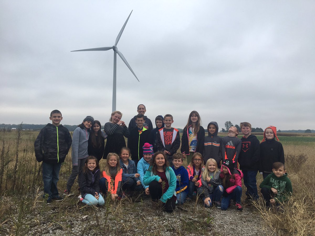 AllisonGerken's tweet photo. My kids used Google Slides to create Sketchnotes showing what they learned on our field trip today using photos & videos from the trip. https://t.co/crCdGLERDA