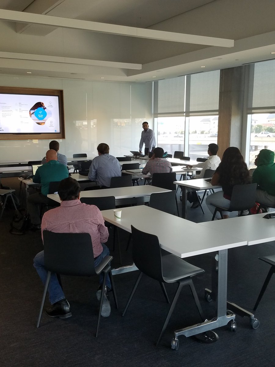 BhojakPb's tweet photo. #Softwebiot #iotroundtabledallas We are discussing transforming IoT with Data. https://t.co/yzXOHyjSkJ