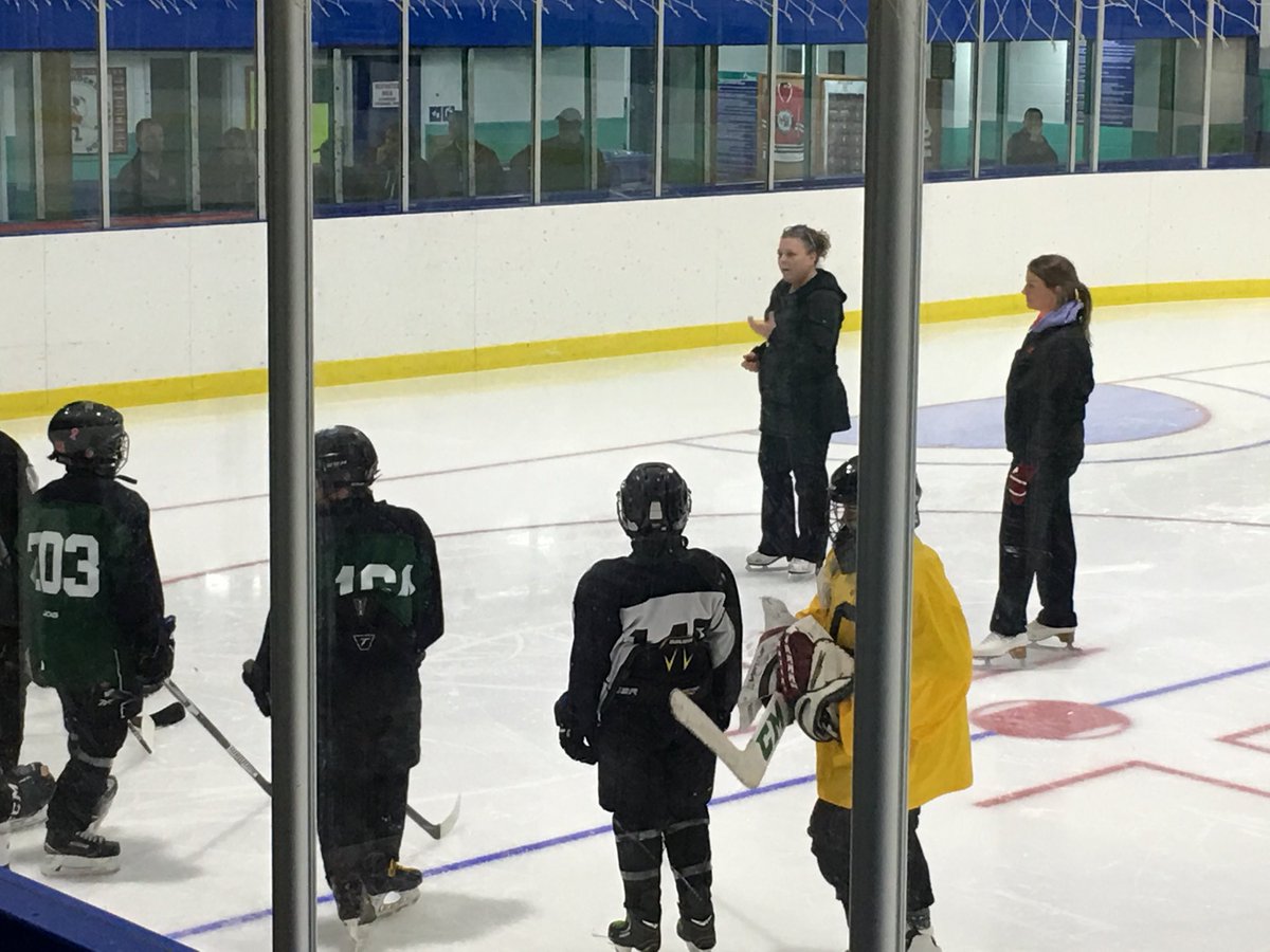 Goaler07's tweet photo. Edgework with Cheryl Ann ~ count the Rangers coaches looking on 😀 #pracky #hardworkpaysoff https://t.co/snJeR6XfUL