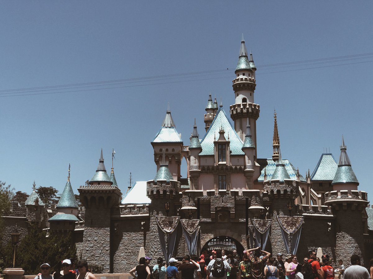 arireiter's tweet photo. #A3 : Definitely check out the Griffith Observatory, the arts district, Melrose trading post, and of course Disney and Universal #NewToFIDM https://t.co/OmzOZjAxjI