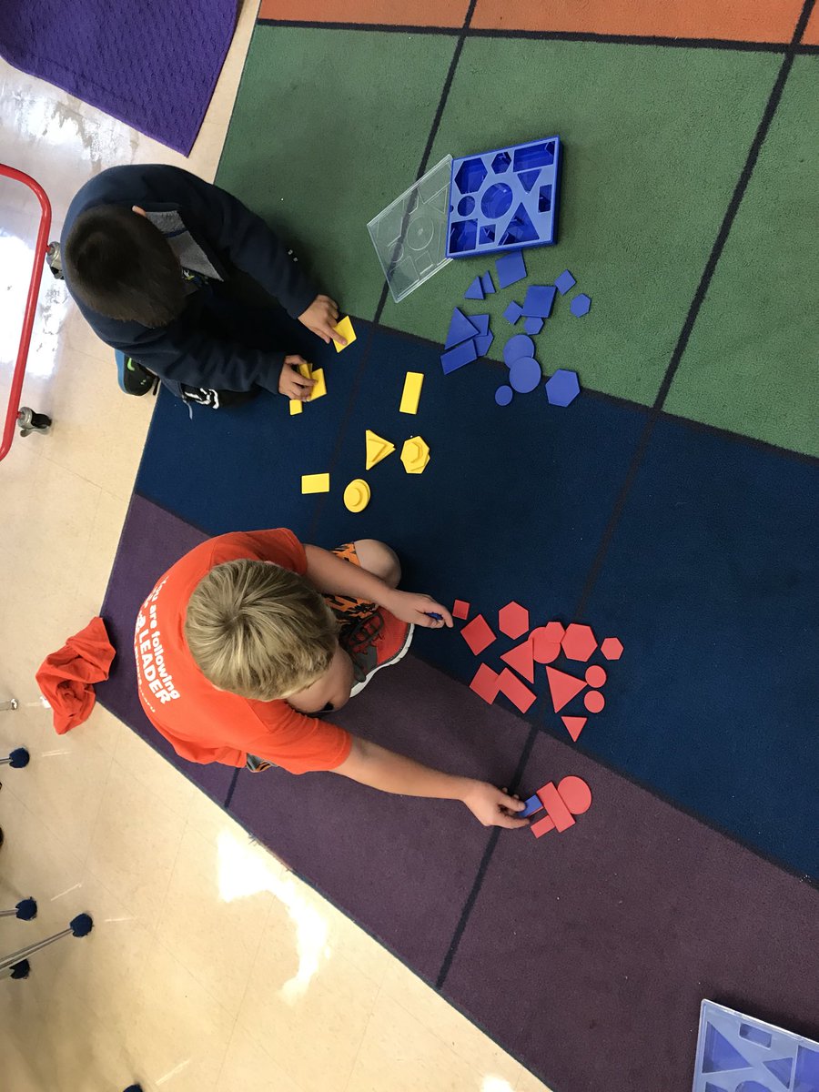 BridgetWorth's tweet photo. Learning about shapes is so much fun!! @ZumMidRivers  #mrewolves https://t.co/fUCQ7Rx9Lo